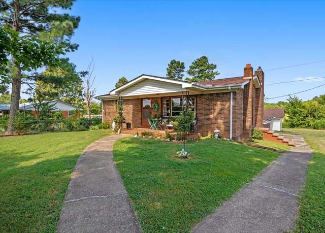 Property at 316 N Main St, Erin, TN 37061, 3 beds, 2.5 baths