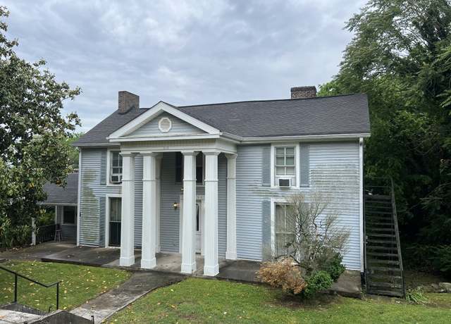 Property at 613 W 7th St, Columbia, TN 38401, 4 beds, 4 baths