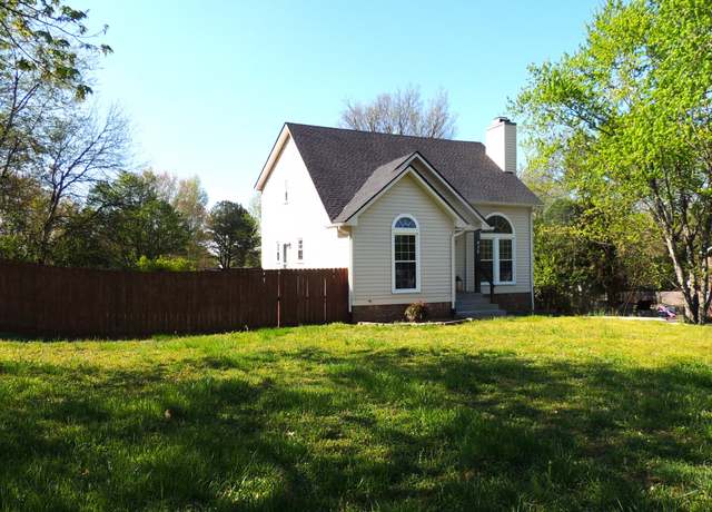 Property at 436 Bluff Dr, Clarksville, TN 37043, 3 beds, 2.5 baths
