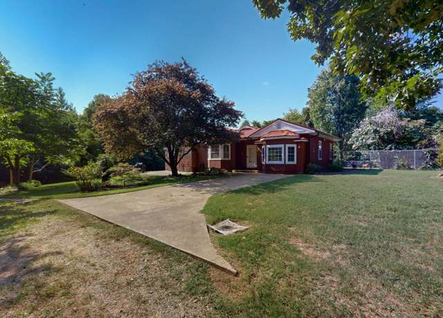 Property at 999 Stewart Rd, Dickson, TN 37055, 3 beds, 2 baths