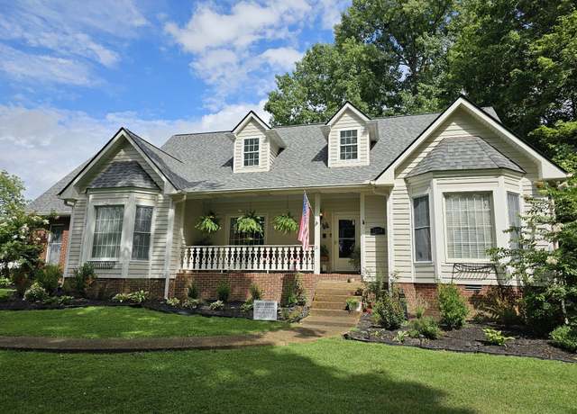 Property at 1104 Golf Course Ln, Ashland City, TN 37015, 3 beds, 3.5 baths