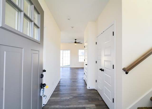 Property at 1469 Isaiah Dr, Clarksville, TN 37042, 3 beds, 2.5 baths