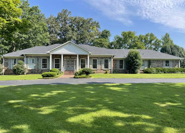 Property at 133 Sequoia Dr, Clarksville, TN 37043, 4 beds, 3.5 baths