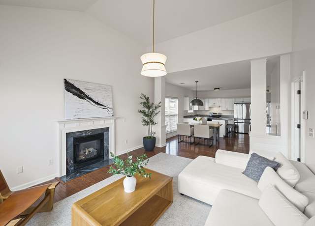 Property at 304 Normandy Cir, Nashville, TN 37209, 2 beds, 2 baths