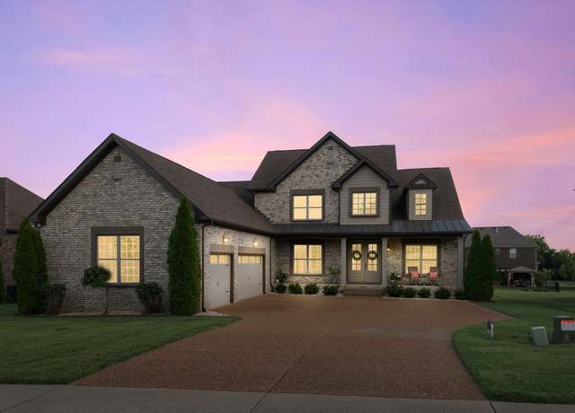 Property at 129 Houghland St, Gallatin, TN 37066, 4 beds, 3 baths