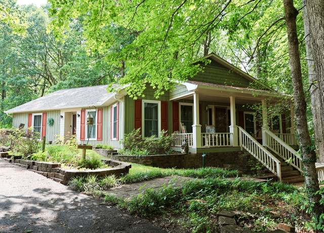 Property at 407 Oakwood Dr, Lawrenceburg, TN 38464, 4 beds, 3 baths