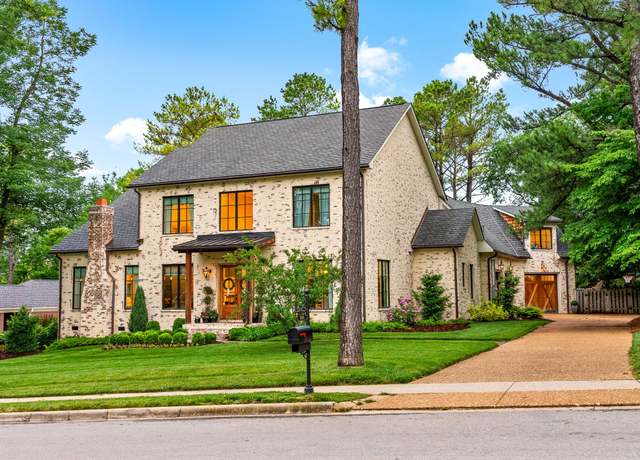 Property at 825 Salisbury Way, Clarksville, TN 37043, 4 beds, 3.5 baths