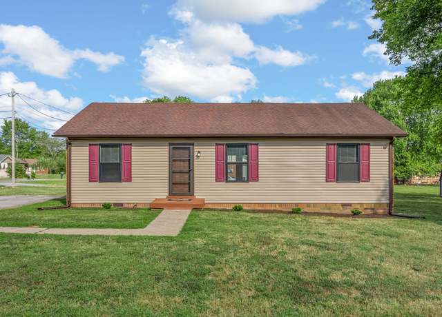 Property at 324 Welchwood Dr, Clarksville, TN 37040, 3 beds, 2 baths
