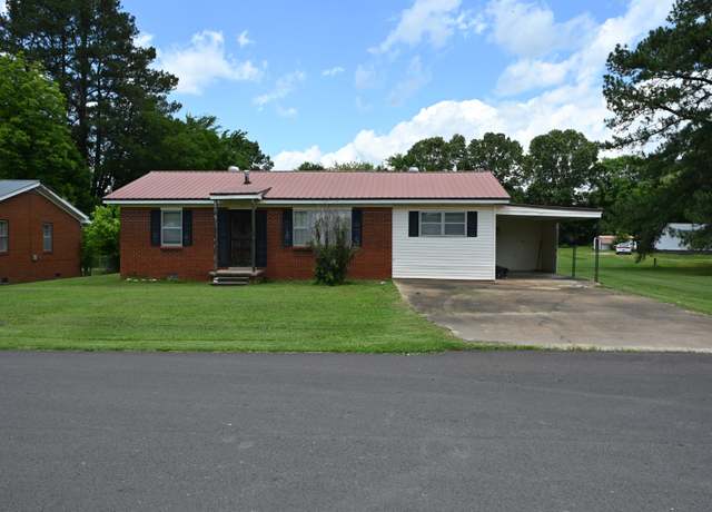 Property at 148 W Fourth Ave, Lobelville, TN 37097, 3 beds, 1 bath