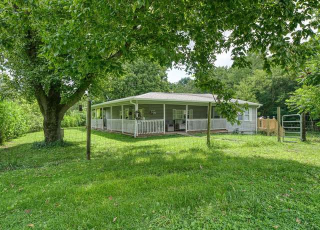 Property at 1676 Chestnut Hill Rd, Crossville, TN 38555, 2 beds, 2 baths