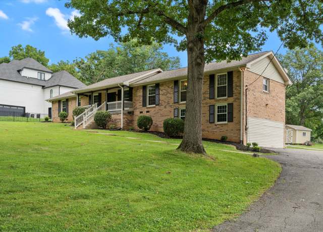Property at 105 Cherry Hill Dr, Hendersonville, TN 37075, 4 beds, 3 baths
