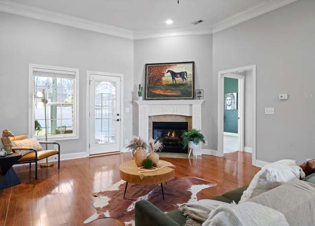 Property at 704 Richards Dr, Clarksville, TN 37043, 3 beds, 2 baths