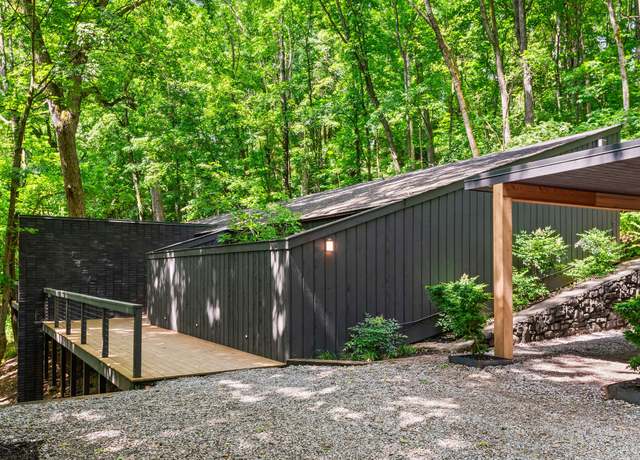Property at 5040 Villa Crest Dr, Nashville, TN 37220, 4 beds, 3.5 baths