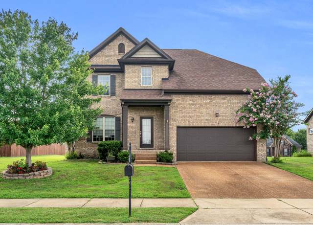 Property at 147 Mckain Xing, Hendersonville, TN 37075, 3 beds, 2.5 baths