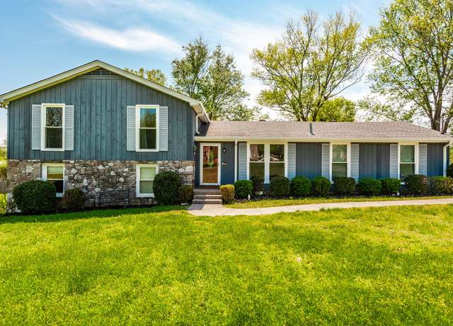 Property at 823 Cumberland Hills Dr, Hendersonville, TN 37075, 4 beds, 3 baths