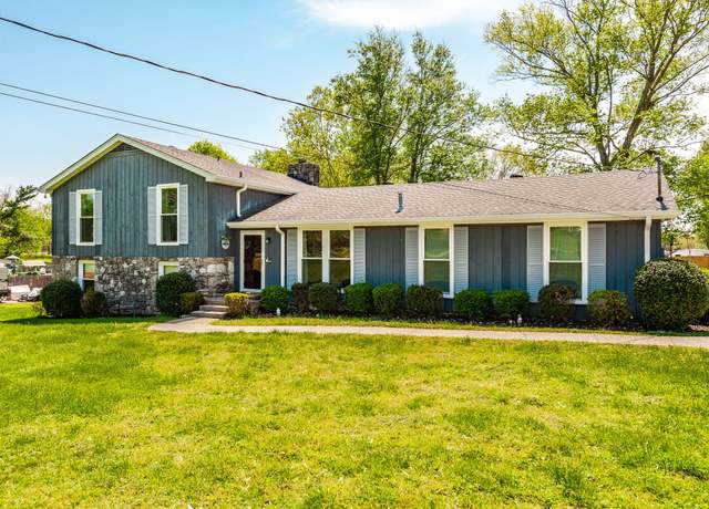Property at 823 Cumberland Hills Dr, Hendersonville, TN 37075, 4 beds, 3 baths