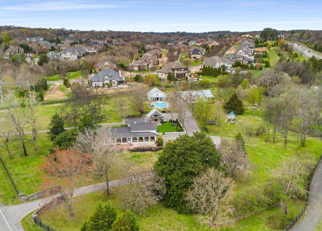 Property at 9580 Crockett Rd, Brentwood, TN 37027, 5 beds, 4 baths