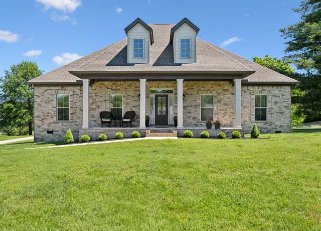 Property at 1212 Imperial Dr, Columbia, TN 38401, 3 beds, 2.5 baths