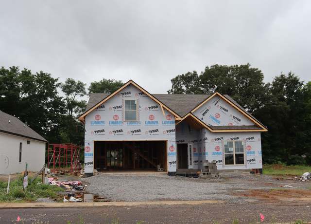 Property at 718 Southern Pine Trl, Clarksville, TN 37043, 3 beds, 2.5 baths