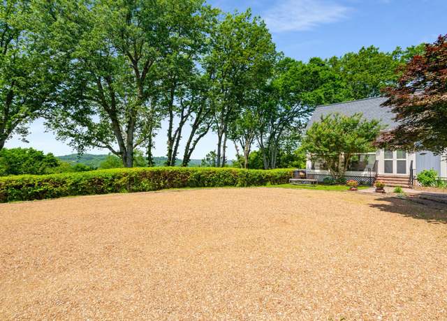 Property at 1229 Vintage Pl, Nashville, TN 37215, 4 beds, 3.5 baths