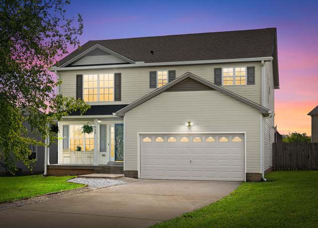 Property at 938 Commission Dr, Clarksville, TN 37042, 3 beds, 2.5 baths