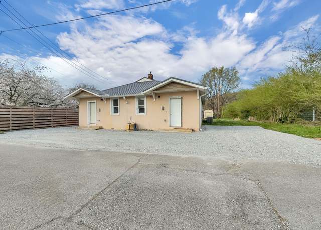Property at 109 Daniel St, Waverly, TN 37185, 4 beds, 4 baths