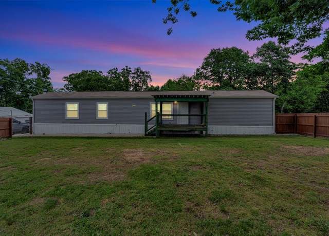 Property at 2270 Waynesboro Hwy, Waynesboro, TN 38485, 3 beds, 2 baths