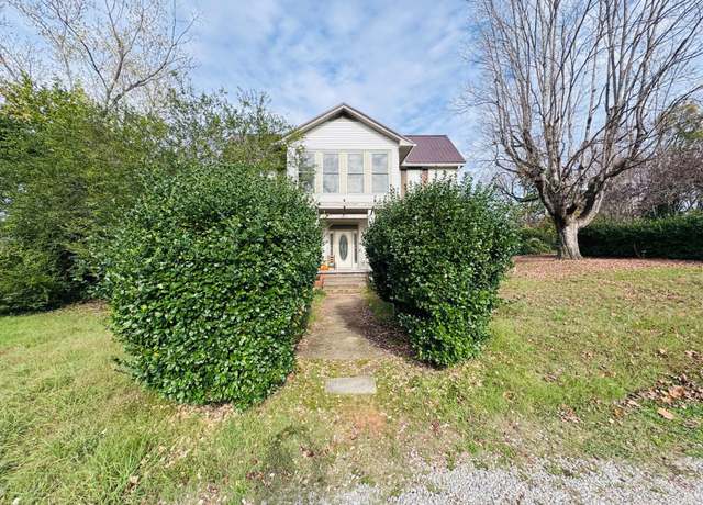 Property at 504 Evans St, Livingston, TN 38570, 7 beds, 3 baths