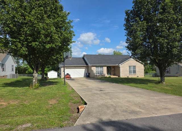 Property at 304 Steeplechase Dr, Smithville, TN 37166, 3 beds, 2 baths