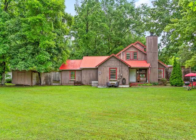 Property at 525 Inver Ln, Clarksville, TN 37042, 3 beds, 2 baths