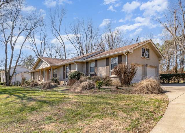 Property at 1405 Lipscomb Dr, Brentwood, TN 37027, 4 beds, 3.5 baths