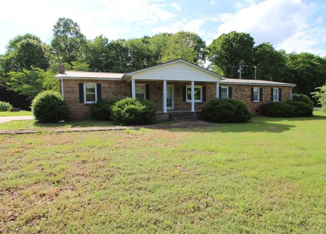 Property at 680 Oak Grove Rd, Goodspring, TN 38460, 4 beds, 2 baths