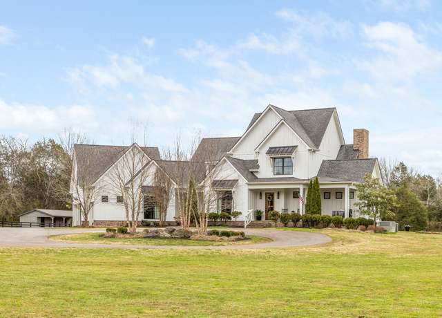 Property at 3675 Highway 431, Columbia, TN 38401, 4 beds, 4.5 baths