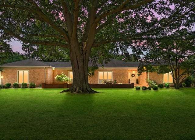 Property at 403 Riverwood Dr W, Hopkinsville, KY 42240, 3 beds, 4 baths
