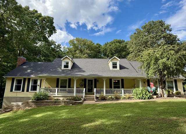 Property at 2290 Grandview Dr W, Lawrenceburg, TN 38464, 4 beds, 3.5 baths