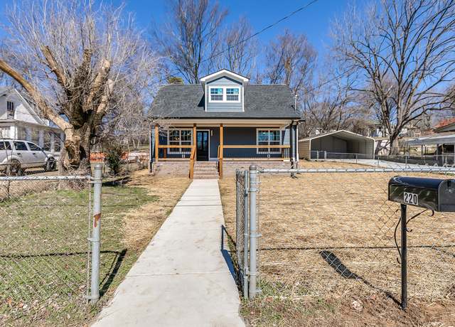 Property at 220 Davis Ave, Columbia, TN 38401, 4 beds, 2.5 baths
