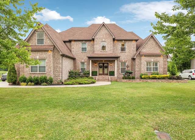 Property at 1212 Twin View Dr, Murfreesboro, TN 37128, 5 beds, 4 baths