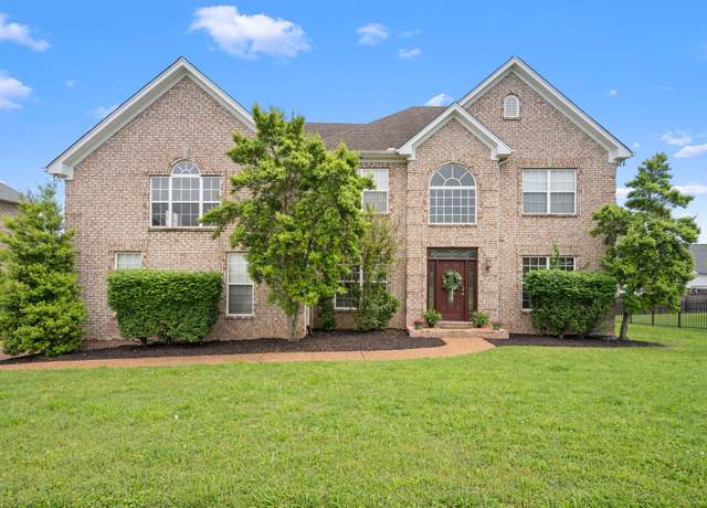 Property at 121 Pilot Knob Ln, Hendersonville, TN 37075, 4 beds, 2.5 baths
