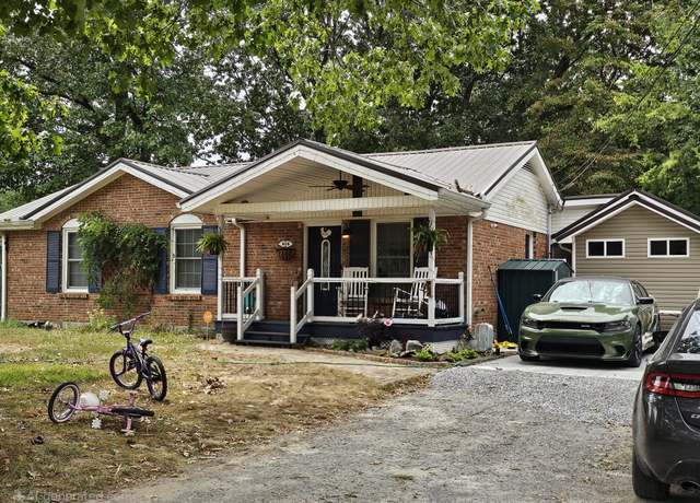 Property at 408 Julie Dr, Clarksville, TN 37042, 4 beds, 2 baths