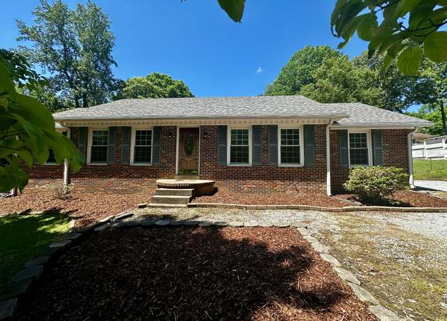 Property at 1026 Highland Dr, Dickson, TN 37055, 3 beds, 3 baths