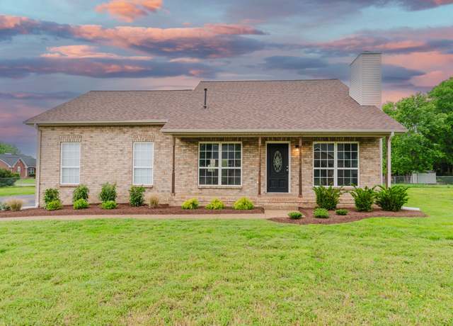 Property at 100 Candlewick Pl, Hendersonville, TN 37075, 3 beds, 2.5 baths