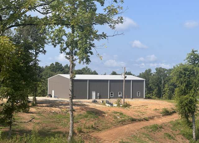 Property at 300 Maxwell Hill Rd, Pulaski, TN 38478, 3 beds, 2.5 baths
