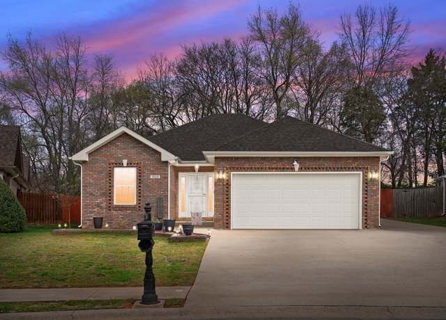 Property at 1028 Hendricks Ct, Clarksville, TN 37040, 3 beds, 2 baths