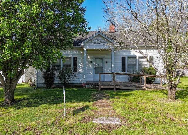 Property at 101 Church St, Wartrace, TN 37183, 3 beds, 1 bath