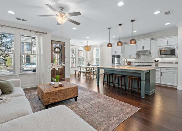 Property at 131 Benjamin Ln, Hendersonville, TN 37075, 4 beds, 2.5 baths