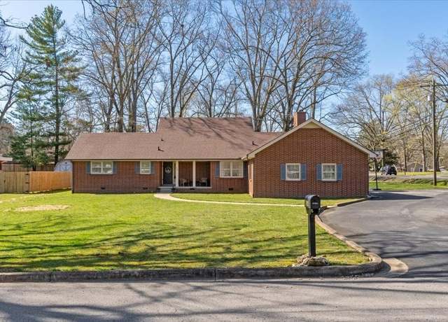 Property at 104 Oak Park Dr, Tullahoma, TN 37388, 4 beds, 3.5 baths