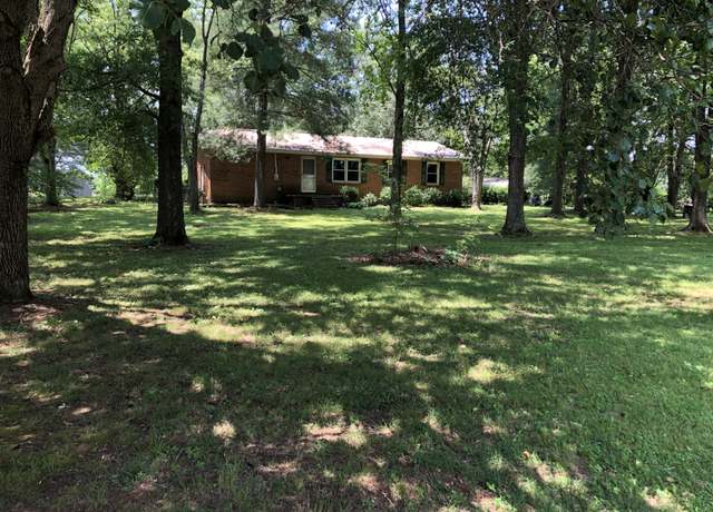 Property at 64 Carson Dr, Winchester, TN 37398, 4 beds, 2 baths