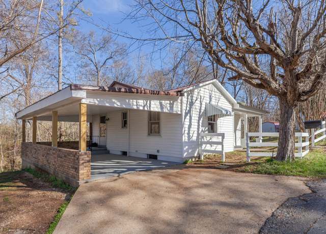 Property at 104 W Ward St, Centerville, TN 37033, 3 beds, 2 baths