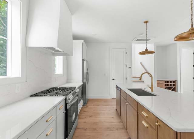 Property at 1814B Stewart Pl, Nashville, TN 37203, 3 beds, 2.5 baths