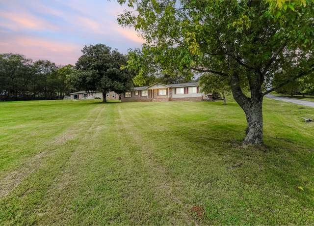 Property at 107 Ardmore Hwy, Fayetteville, TN 37334, 5 beds, 2 baths